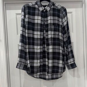 American Eagle Black and White Plaid Flannel Button Down Shirt Boyfriend Fit